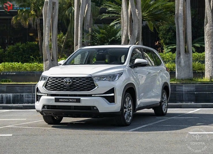 Bảng giá xe Toyota Innova cũ lướt 1 năm, 5 năm, 10 năm lúc này: Có nên mua Innova Cross bị chê?
