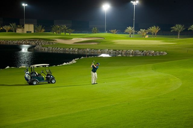Sân golf mở cửa ban đêm TP.HCM và Hà Nội: Chi phí và kinh nghiệm chơi không bị lóa mắt