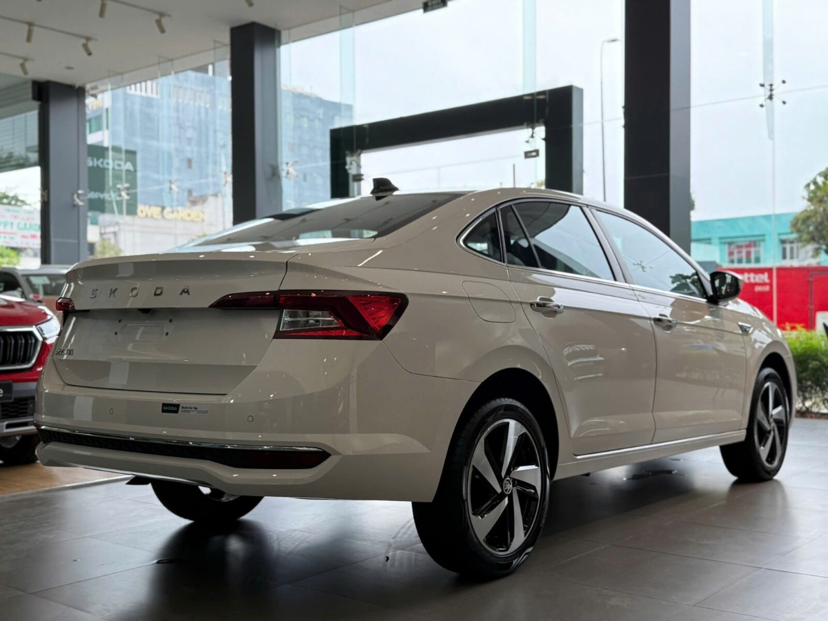 Skoda Slavia giảm giá sát 380 triệu đồng gây chú ý ở phân khúc sedan châu Âu hạng B
