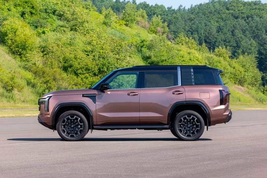Pajero mới ra mắt, nhìn quen hơn tưởng: Mitsubishi đặt cược vào SUV khung gầm rời