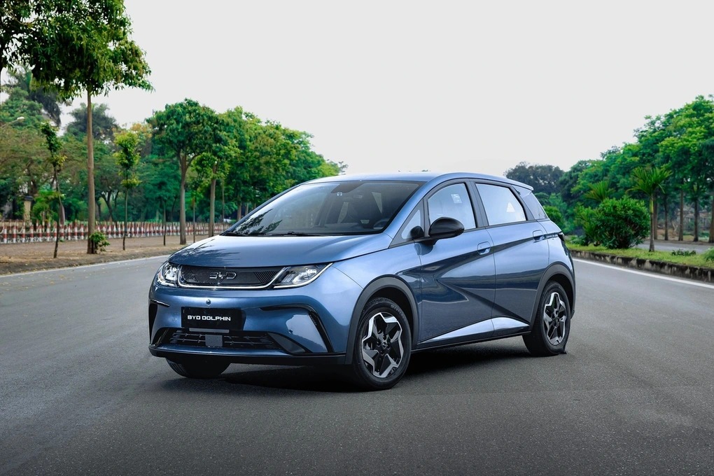 BYD giảm giá sốc lên tới 125 triệu đồng, bao trọn 100% trước bạ và trụ sạc tại nhà.