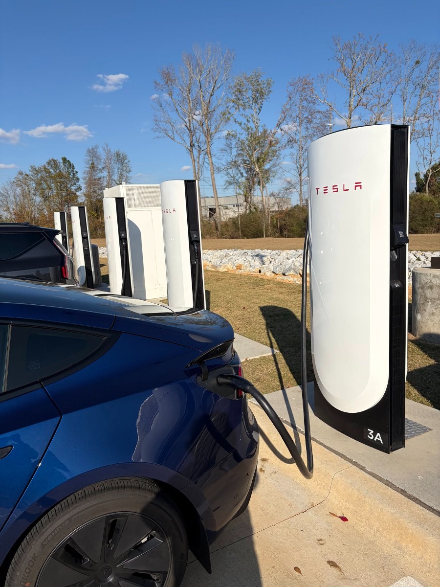 Tesla sẽ phải xây bao nhiêu trạm nếu muốn bán xe tại Việt Nam?