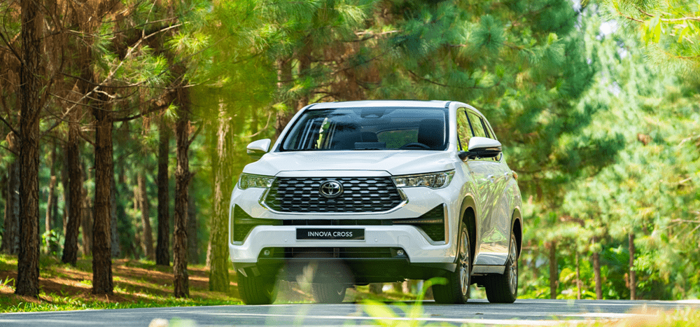 Toyota Innova Cross lên ngôi đầu xe hybrid: Vì sao khách Việt chọn MPV này?