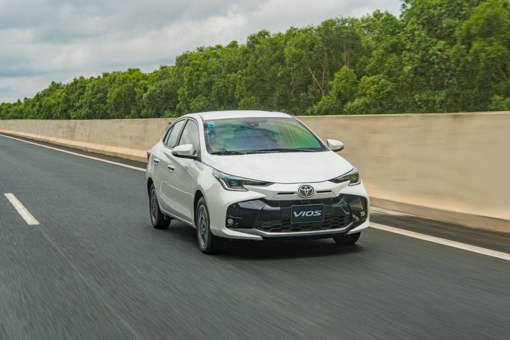 Sedan cỡ B bất ngờ giảm tốc, Toyota Vios lấy lại ngôi đầu doanh số tháng 8/2026