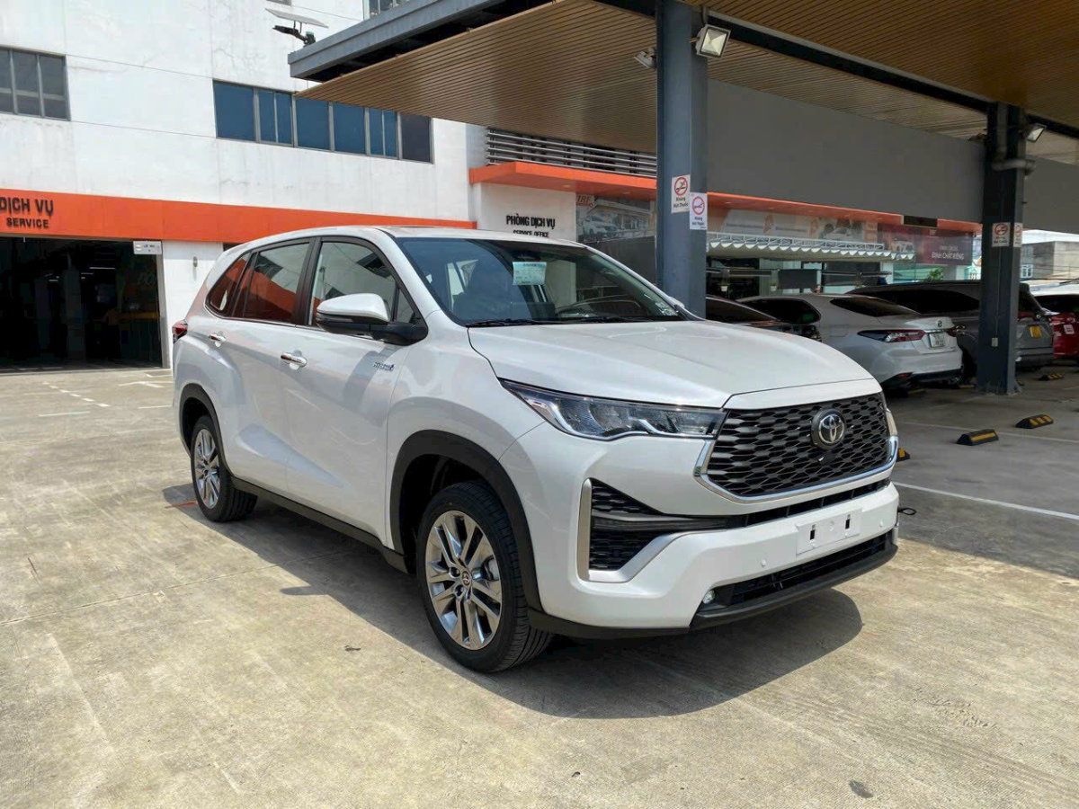Innova huyền thoại đang âm thầm trở lại, doanh số bất ngờ vượt Xpander