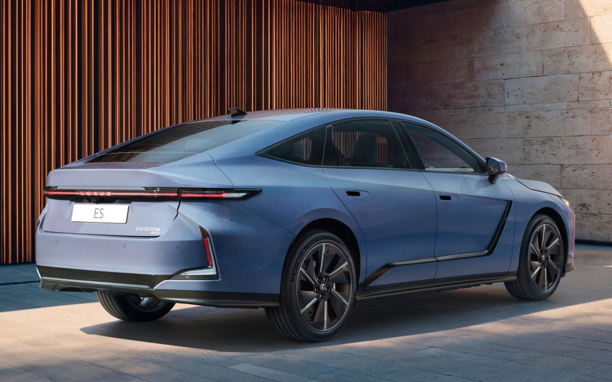 Lộ diện Lexus ES 500e, mẫu xe điện đầu tiên của Lexus tại Việt Nam, đẹp xỉu