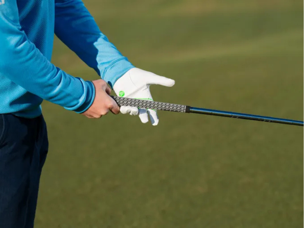 Hướng dẫn cầm gậy golf đúng: 3 bước đơn giản cho người mới