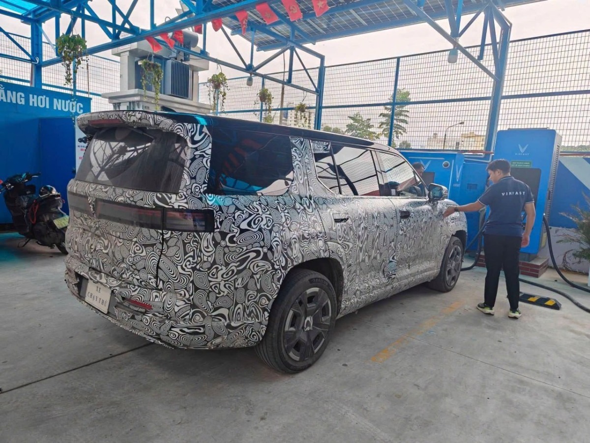 Lộ diện VF9 thế hệ mới: Hình hộp như SantaFe, mâm giống VF Wild