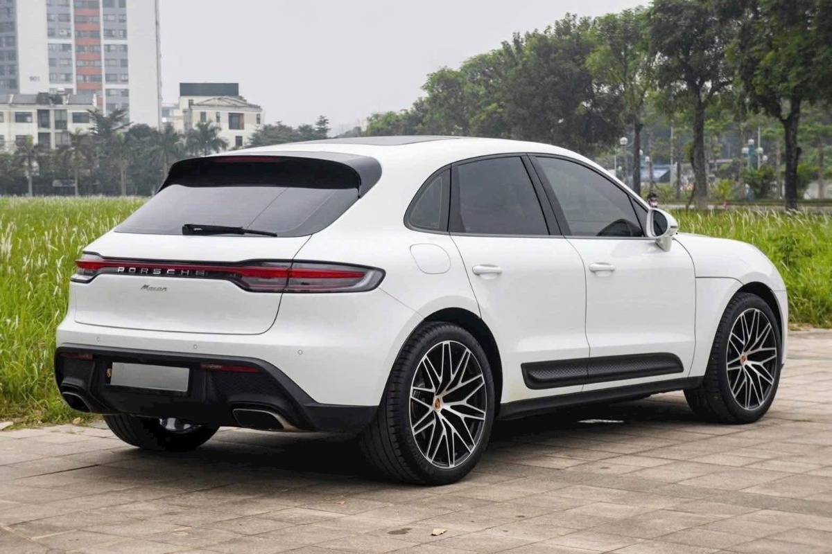 Giá xe Porsche Macan 2026 tháng 10: Từ 3,35 tỷ đồng, nên mua Macan xăng hay Macan điện?