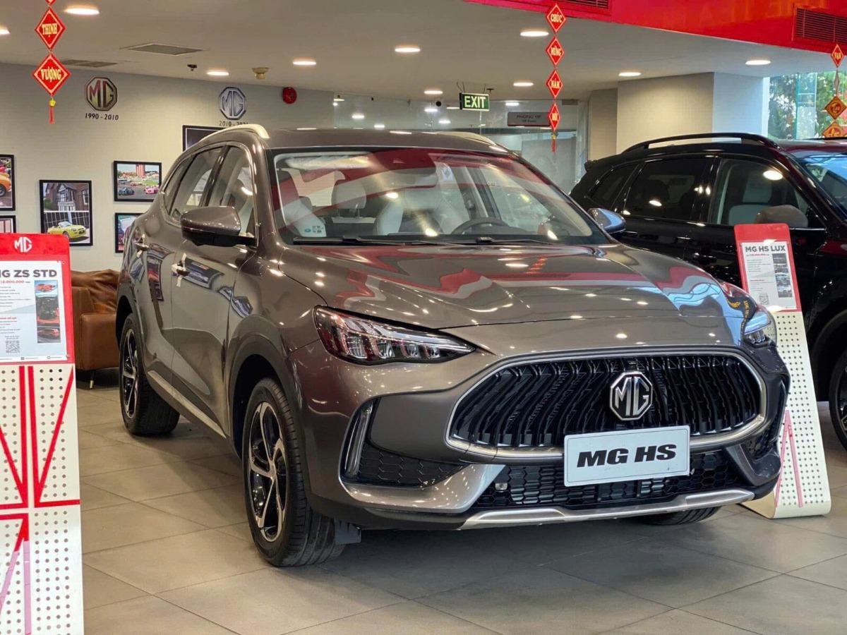 MG HS tiếp tục trượt giá giảm tới 250 triệu đồng, CX-5 toát mồ hôi hột