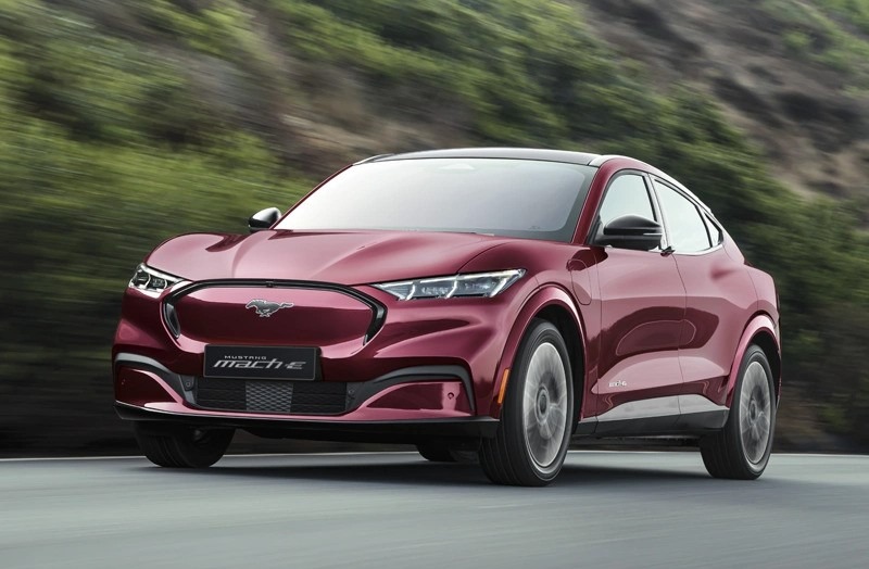 Giá Ford Mustang Mach-E tiếp tục cắm đầu, thấp hơn thời điểm mở bán lên tới 1 tỷ đồng