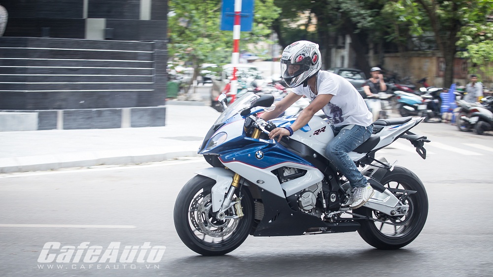 BMW S1000RR 2015: Ngựa thuần trên phố Việt