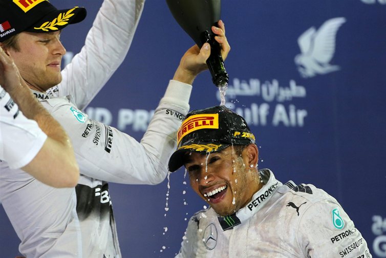Thống trị tại Bahrain, Mercedes cho Red Bull “ngửi khói”