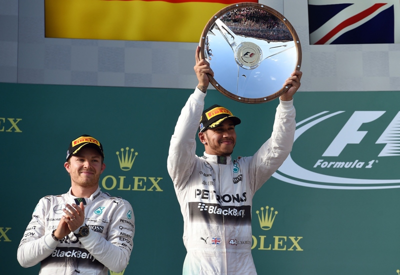 F1: Mercedes khởi đầu thuận lợi