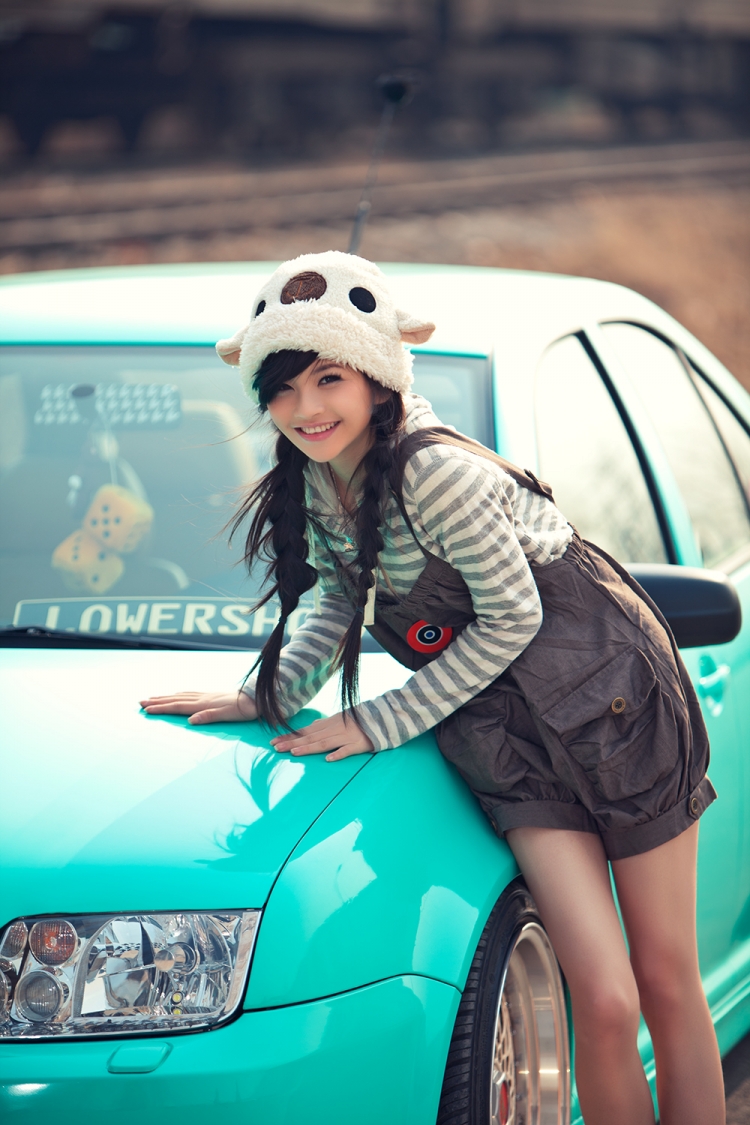Người mẫu teen nhí nhảnh cùng xế hộp