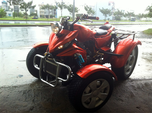 Môtô 4 bánh tự chế tại Sài Gòn