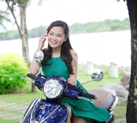 Thiếu nữ điệu đà cùng Attila Elizabeth EFI 2012