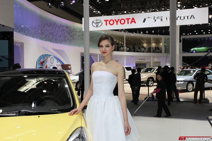 “Lác mắt” với dàn người mẫu tại Bắc Kinh Motor Show 2014