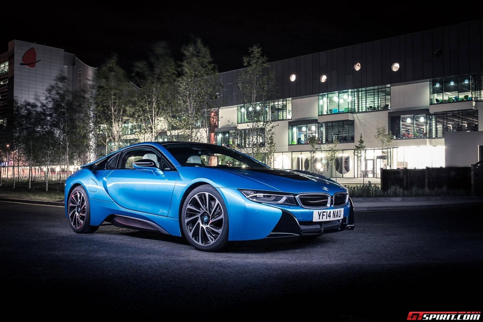 “Xế” xanh BMW I8 đẹp đến ngỡ ngàng