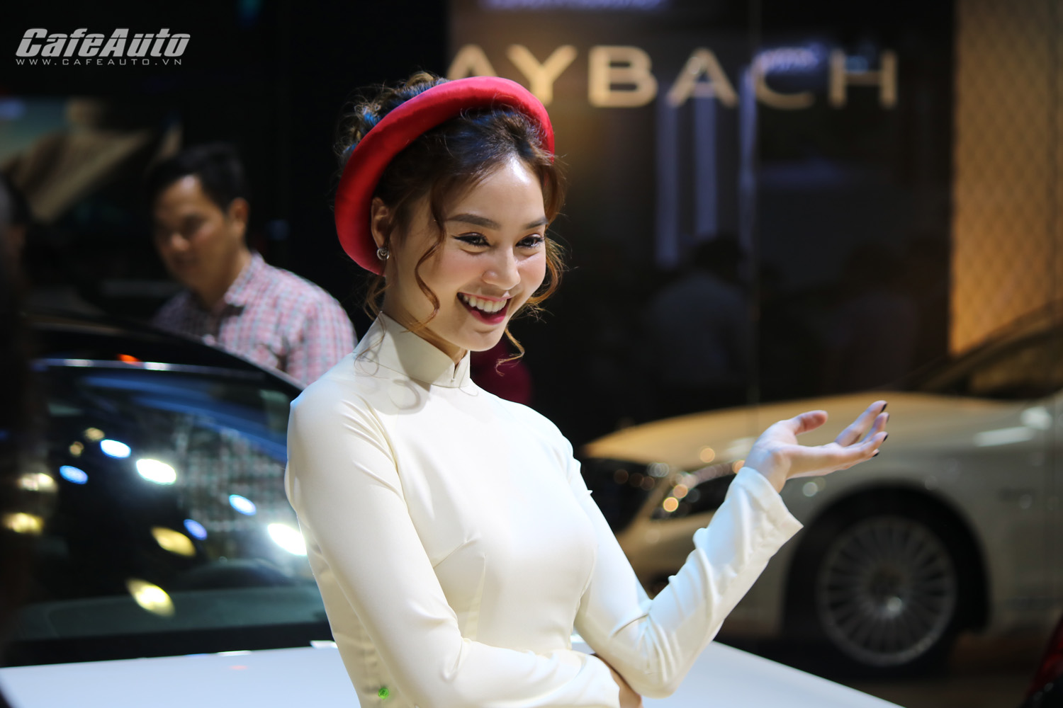Dàn mỹ nhân lộng lẫy tại Triển lãm Ô tô Quốc tế Việt Nam 2017