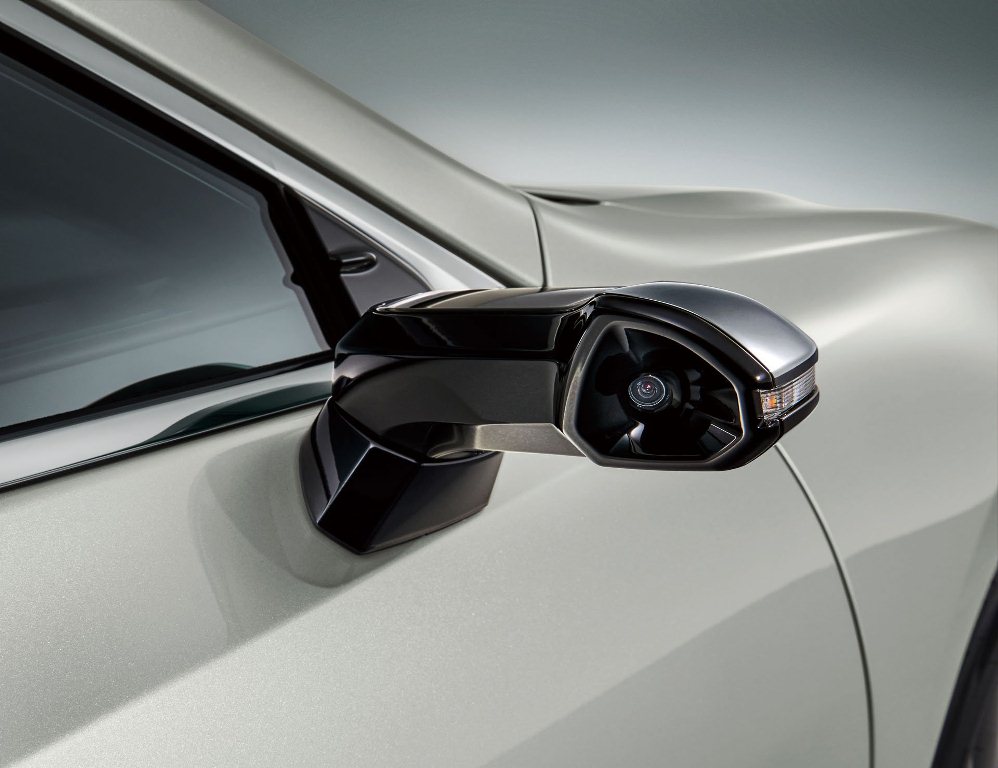 Lexus trình làng xe thương mại đầu tiên trên thế giới tích hợp gương kỹ thuật số