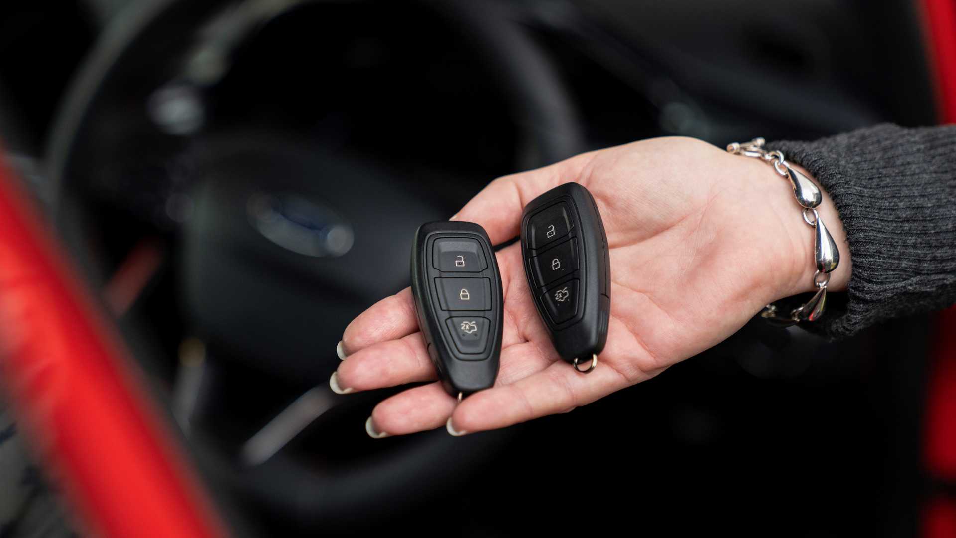 Khám phá công nghệ khóa chống trộm của Ford