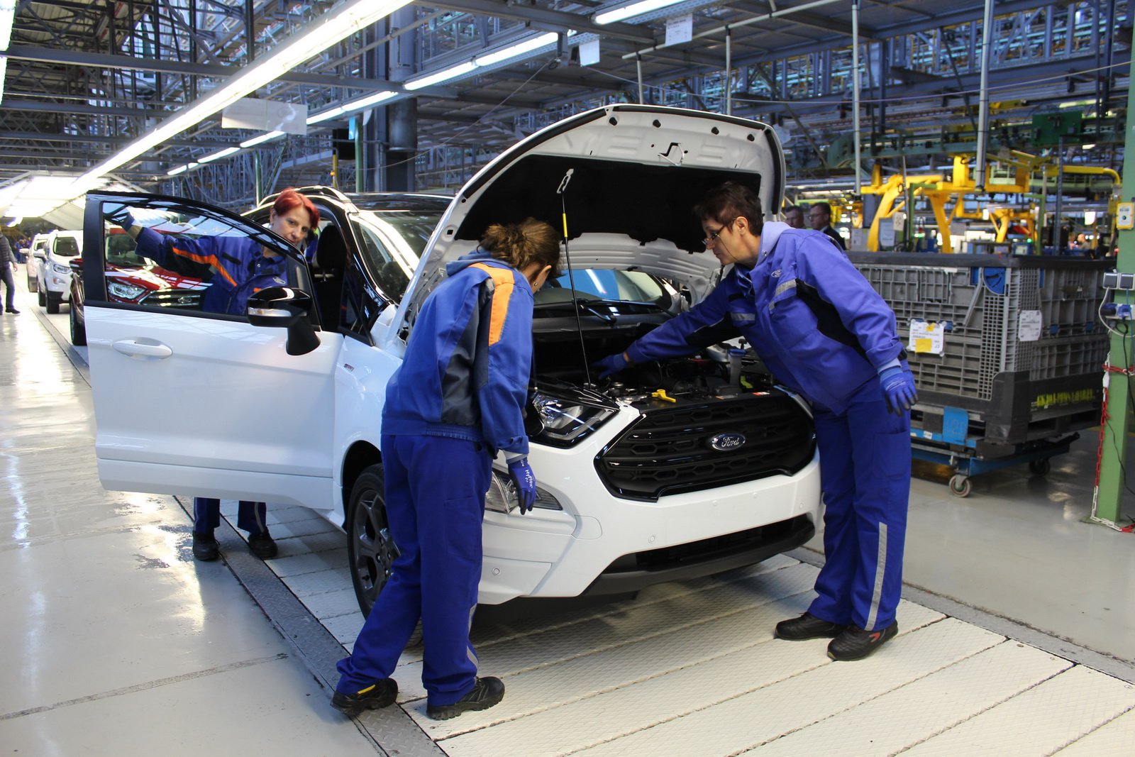 Học Toyota, Ford cũng muốn xưng bá thị trường siêu tiềm năng nhờ ‘tay trong’