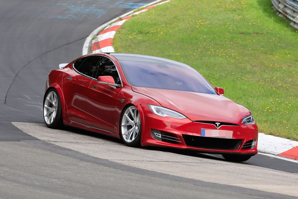 Tesla ứng dụng công nghệ tàu đệm từ làm… cần gạt nước