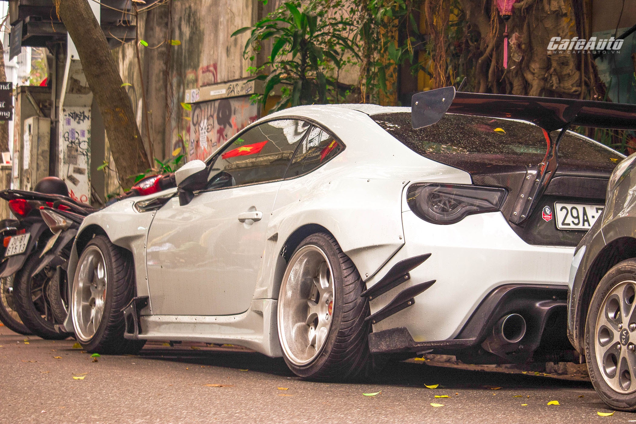 Toyota 86 độ widebody Rocket Bunny trăm triệu xuất hiện trên phố Hà Nội.