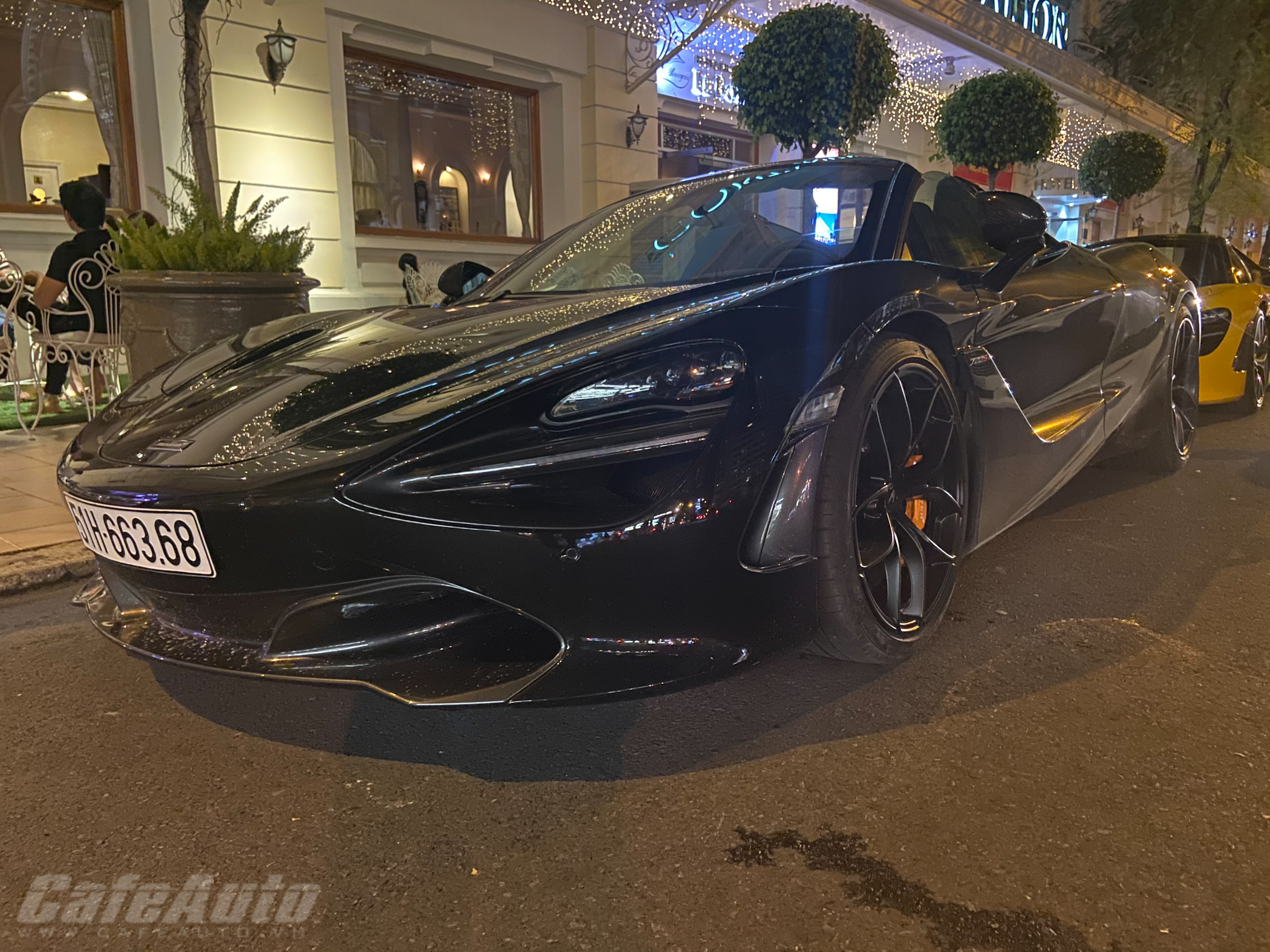 Bộ đôi McLaren 720S Spider “độc nhất vô nhị” biển tứ quý – phát tài xuống phố