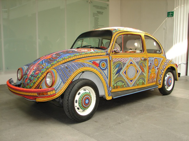 Chiếc Beetle độc nhất vô nhị thế giới, đính hàng triệu hạt màu sặc sỡ