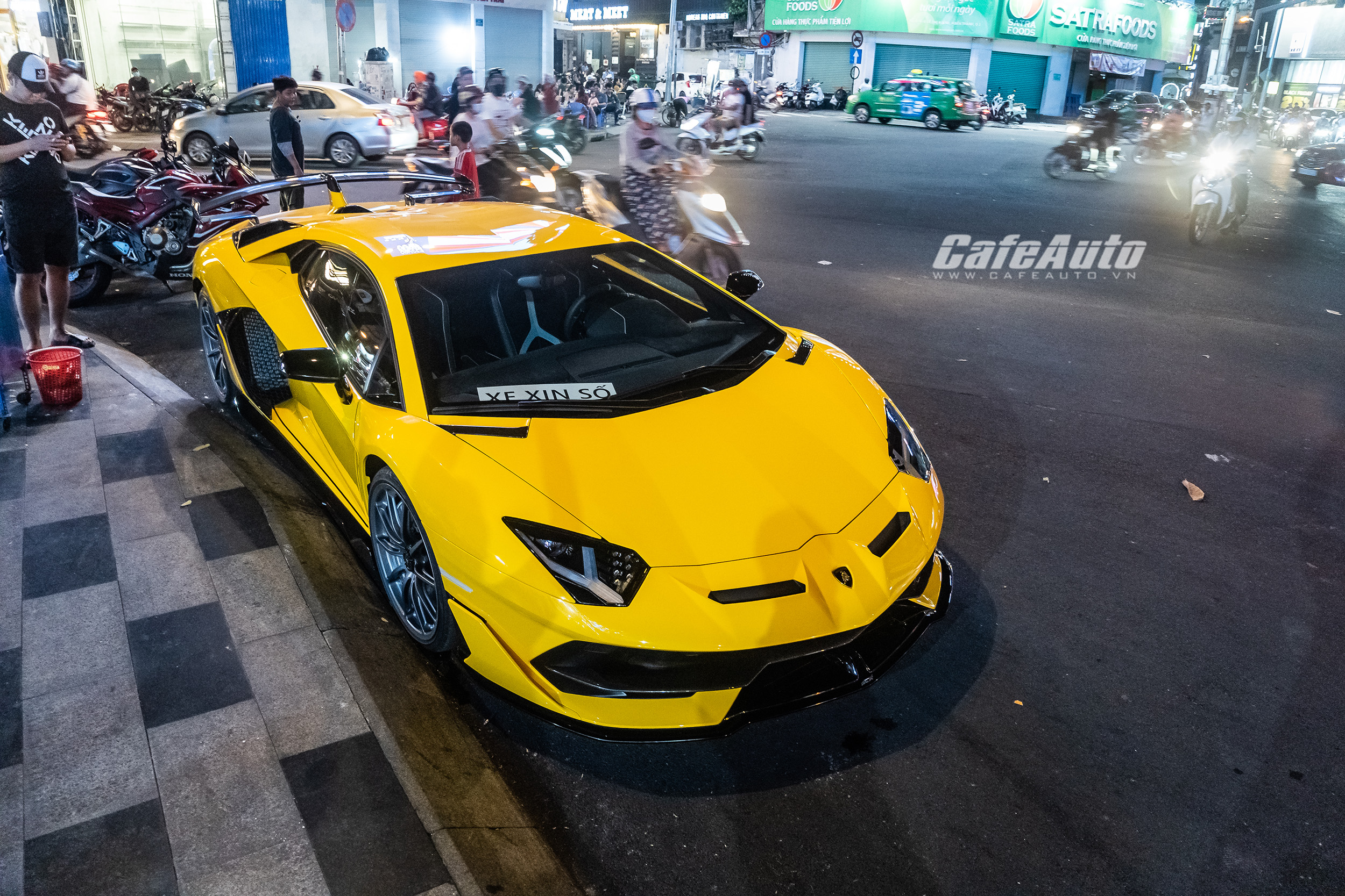 gi-h-n-60-t-si-u-b-lamborghini-aventador-svj-m-u-v-ng-th-2-v-vi-t