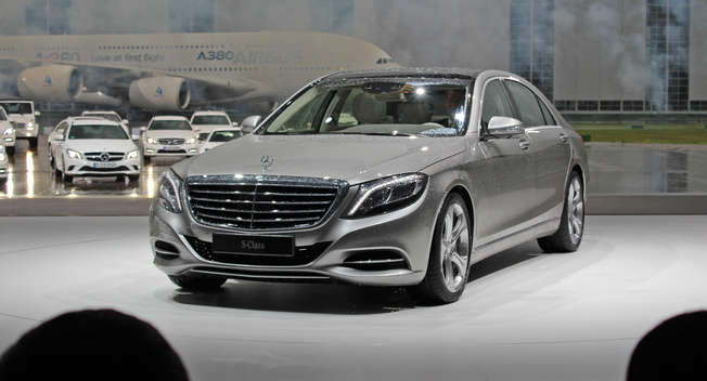 Mercedes S-Class Pullman có giá tương đương Rolls-Royce Phantom