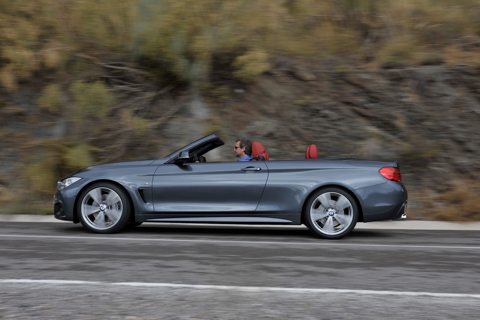 BMW 4-Series mui trần có giá từ 49,675 USD