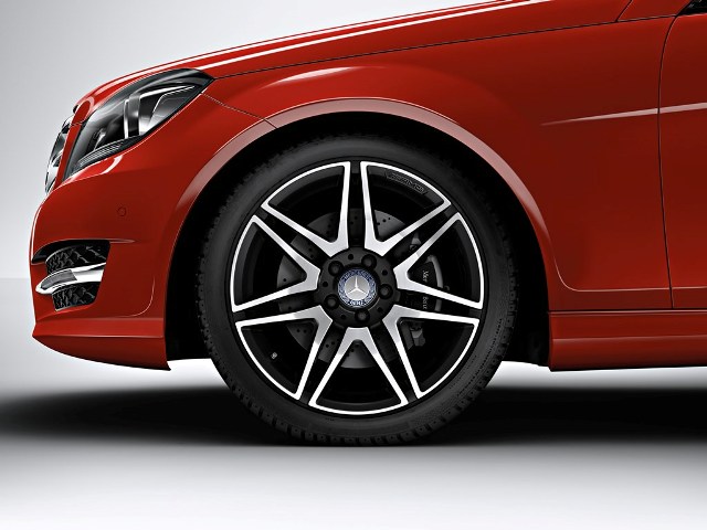 Mercedes ra mắt C-Class mới tại Vietnam Motor Show