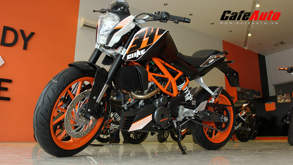 Cận cảnh KTM Duke 390 chính hãng đầu tiên tại Việt Nam