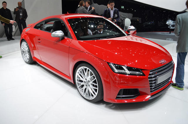 Audi TT 2015 có giá từ 41,245 USD