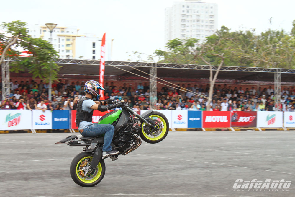 Sôi động vòng chung kết Motul Stunt Fest 2015