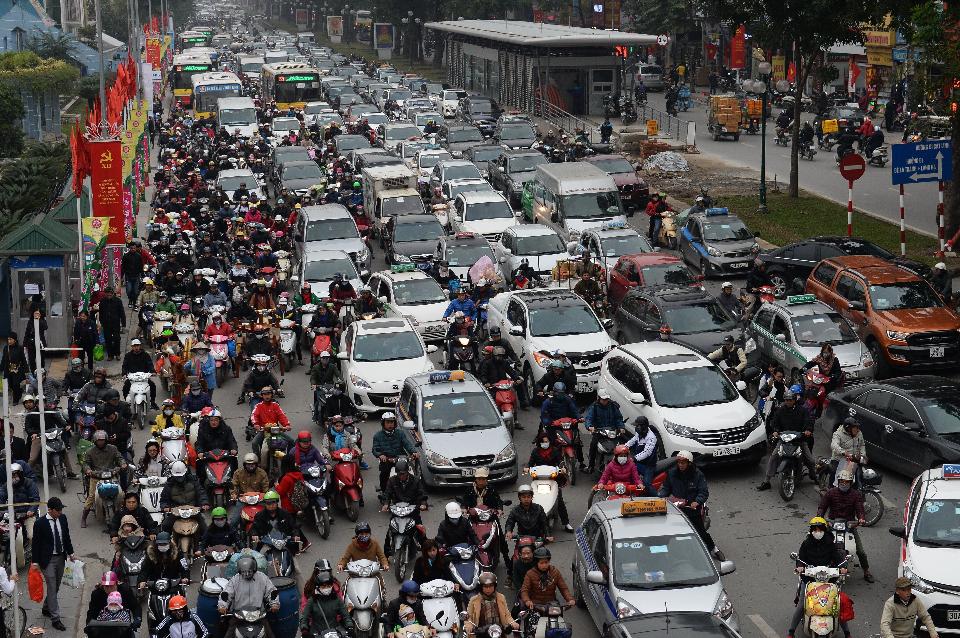Tăng thuế, phí để hạn chế ô tô: Việt Nam đang đi ngược xu thế của thế giới