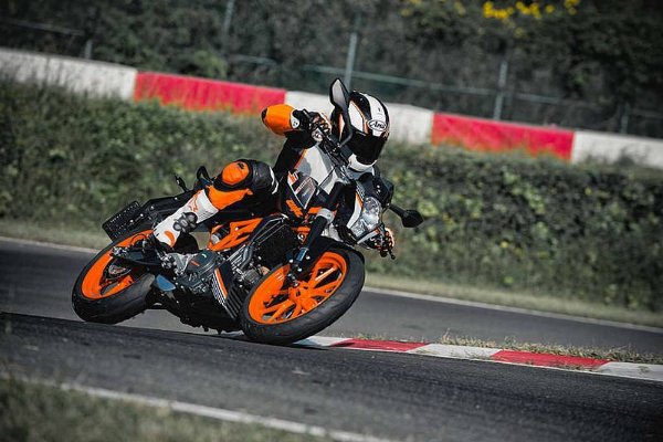 Lộ diện KTM Duke 390 thế hệ mới tại Ấn Độ