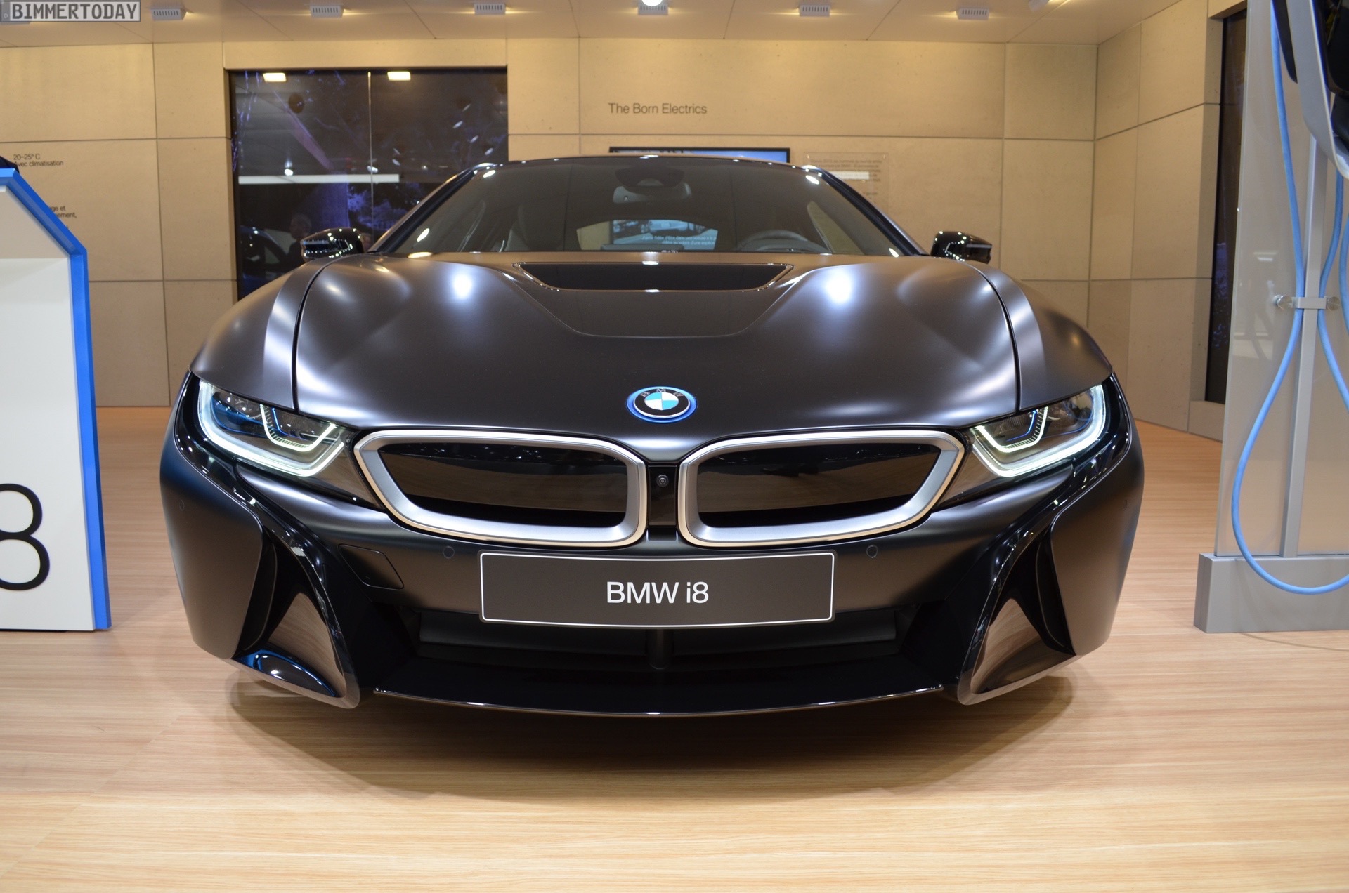 Cận cảnh bản đặc biệt BMW i8 Protonic Frozen Black