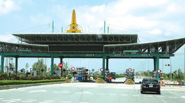 Từ ngày 15/5/2017, tài xế nộp phí đường bộ không cần dừng xe