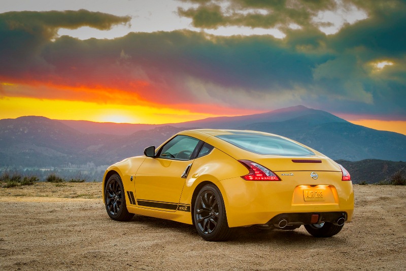 Nissan 370Z Coupe 2018 giá từ 680 triệu đồng