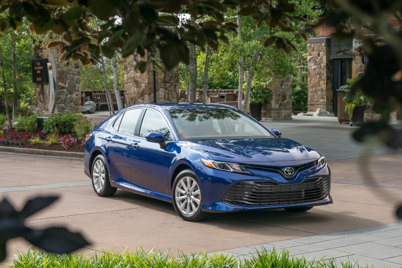 Mổ xẻ ưu khuyết điểm của Toyota Camry 2018