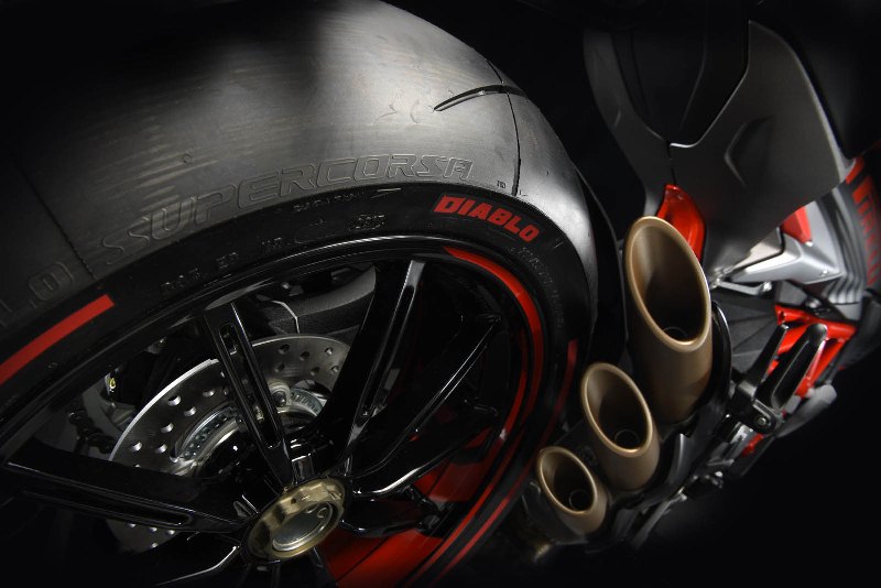 Lộ ảnh MV Agusta  Brutale Pirelli Edition trước thềm triển lãm EICMA 2017