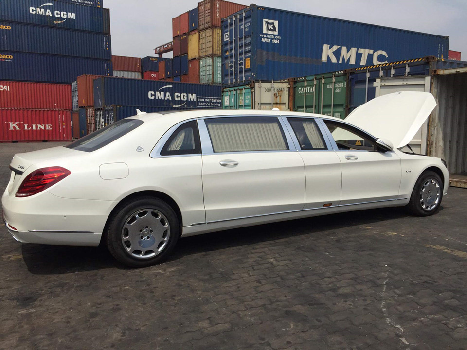 Mercedes – Benz Maybach S600 Pullman dành cho giới siêu giàu vừa cập cảng Việt Nam