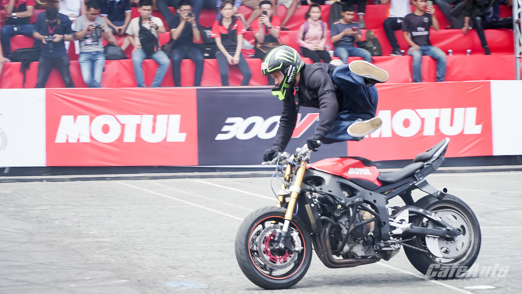 Bỏng mắt với các màn biểu diễn đẳng cấp thế giới tại Motul Stunt Fest 2018