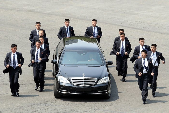Ông Kim Jong Un mang siêu limousine Mercedes-Benz S600 đến Singapore gặp Tổng thống Mỹ