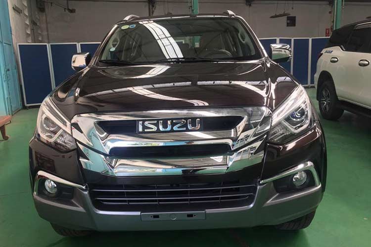 Isuzu Mu-X 2018 bất ngờ xuất hiện tại đại lý trước ngày ra mắt thị trường Việt