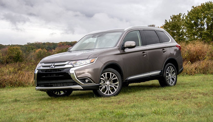 Đầu năm 2019, Mitsubishi triệu hồi xe Outlander do lỗi cần gạt nước